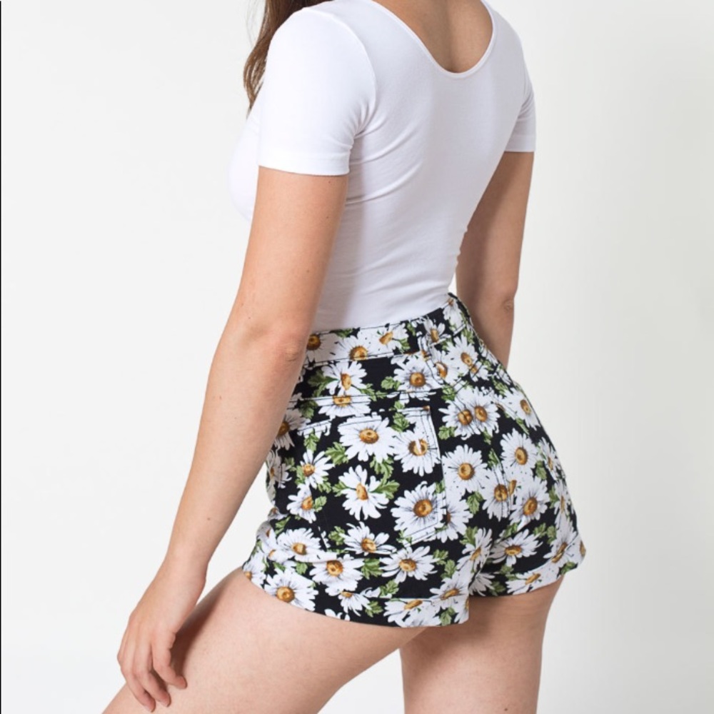 American Apparel Daisy high rise Mom shorts 25